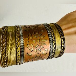 Vtg Brutalist Boho Large copper and brass cuff with silver accents.4” in length